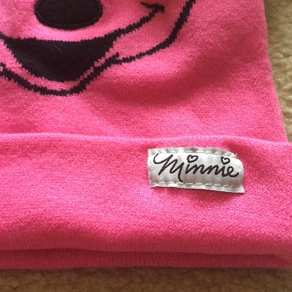 Disney hat and glove set - Picture 3 of 4